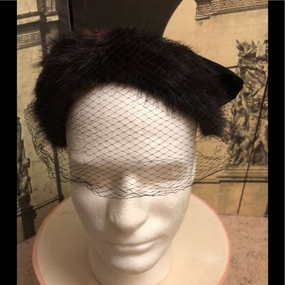 Collection of  4 vintage hats main image 4